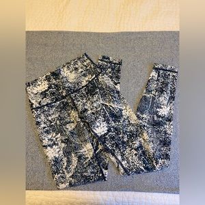 NWOT LuluLemon leggings. Unsure of the style. worn maybe once. Size 4
